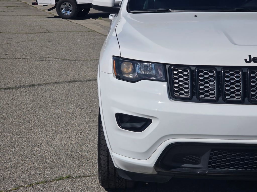 Certified 2021 Jeep Grand Cherokee Laredo X image 3