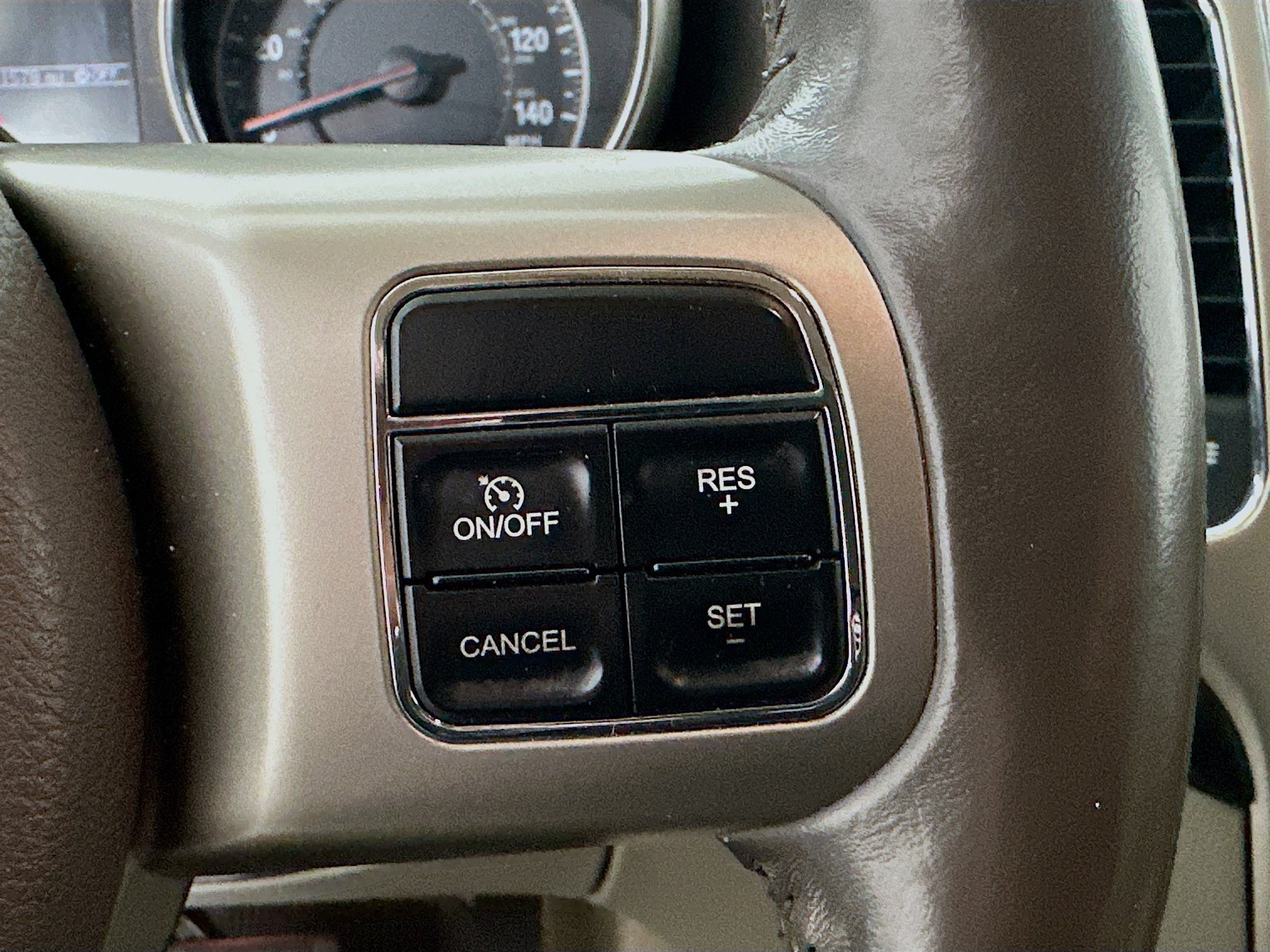 Used 2011 Jeep Grand Cherokee Laredo AWD/4WD image 13