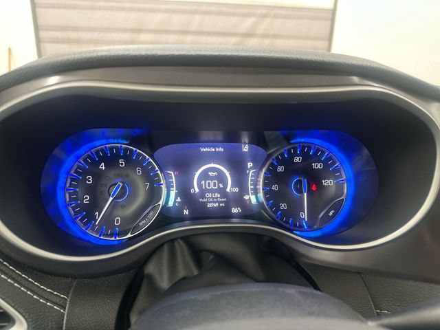 Used 2025 Chrysler Pacifica Select FWD image 11