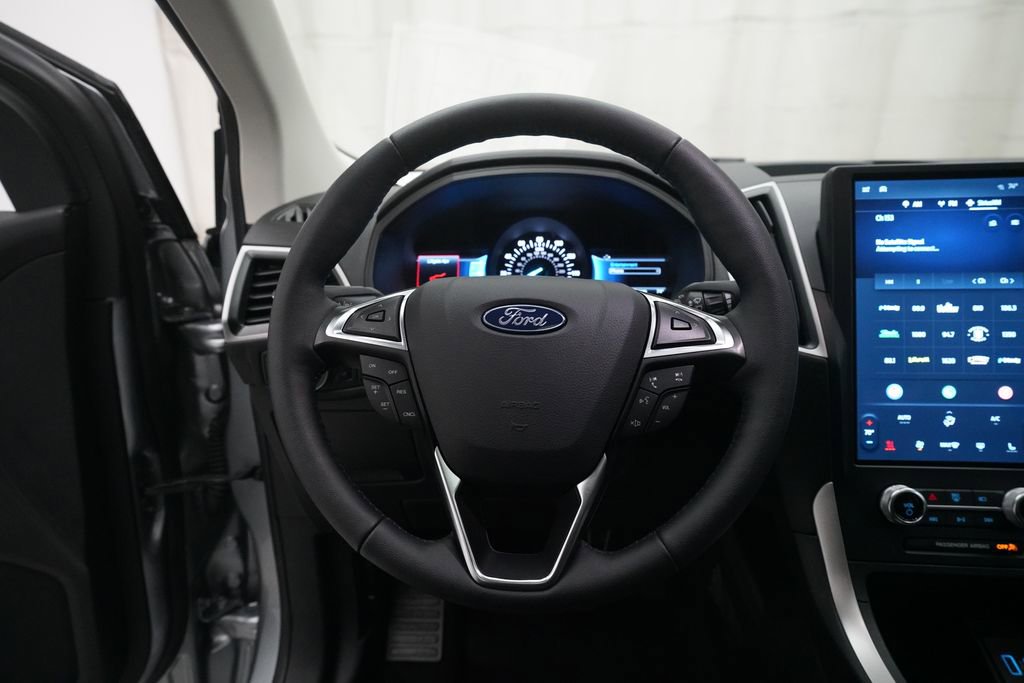 Used 2024 Ford Edge SEL w/ Convenience Package image 4