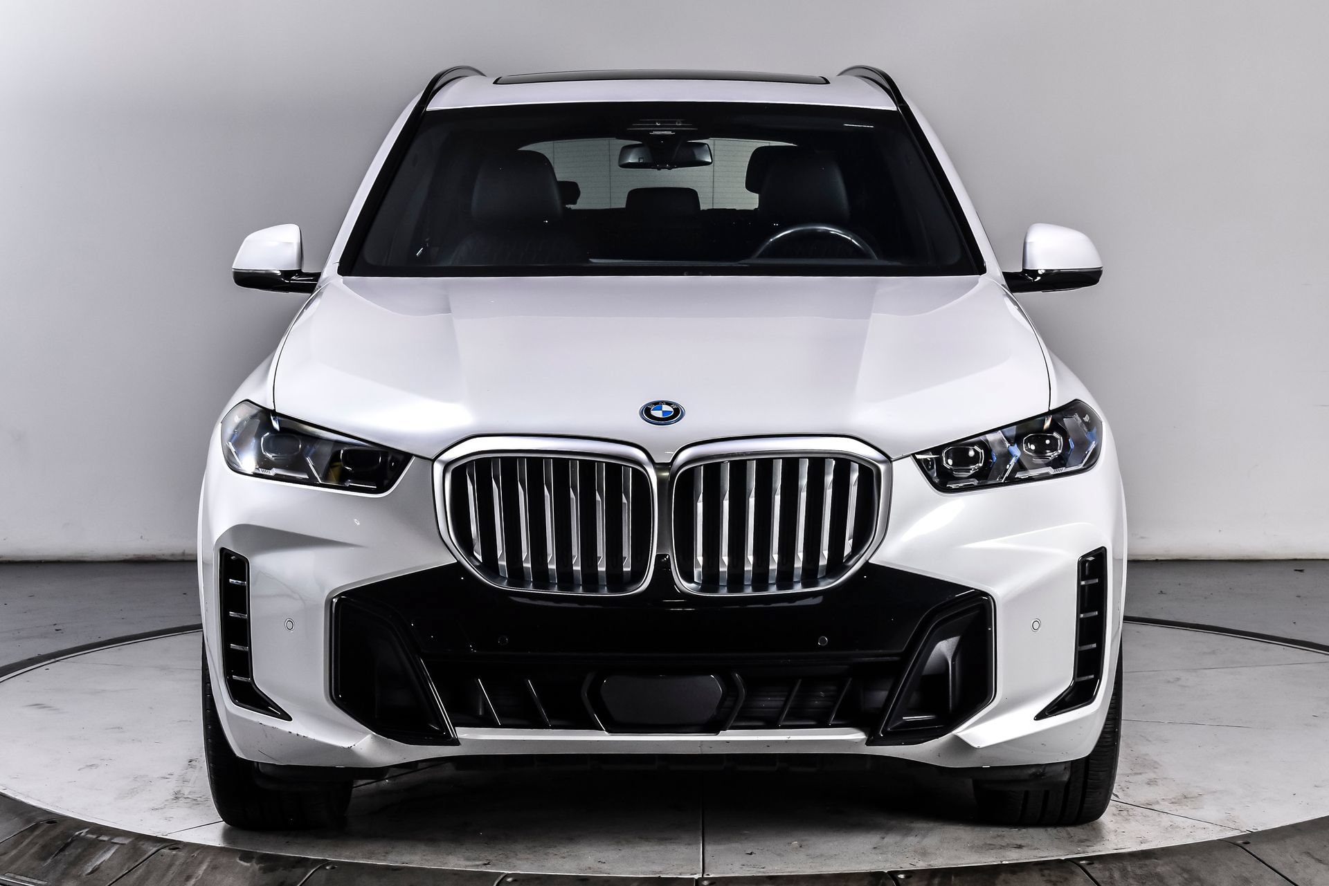 Used 2024 BMW X5 xDrive50e w/ M Sport Package AWD/4WD image 9
