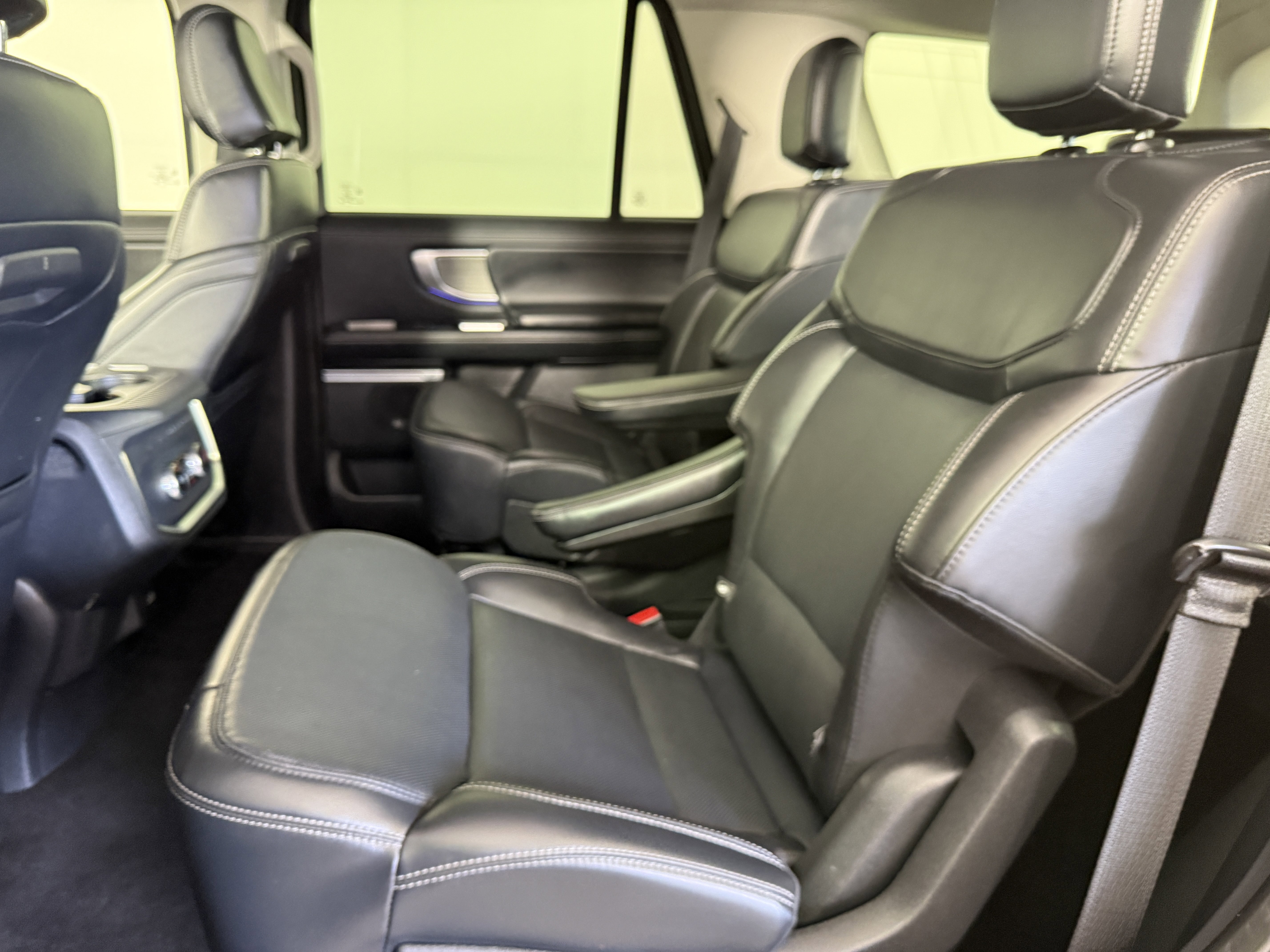 Certified 2025 Ford Expedition Platinum AWD/4WD image 14