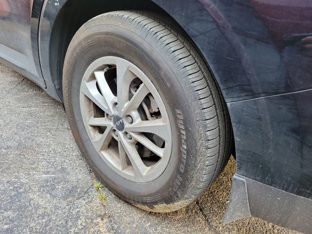 Certified 2024 Kia Carnival LX image 8