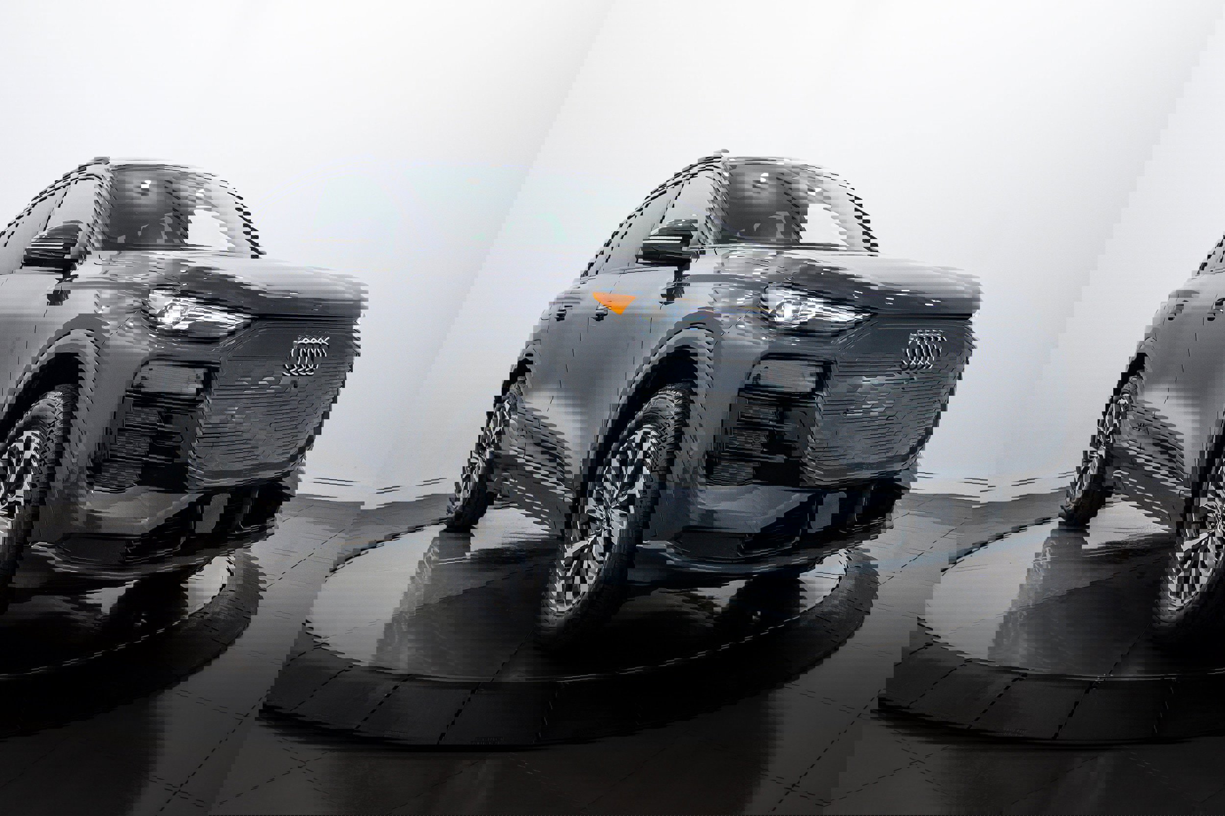 Certified 2025 Audi Q6 e-tron Premium w/ Convenience Package image 2