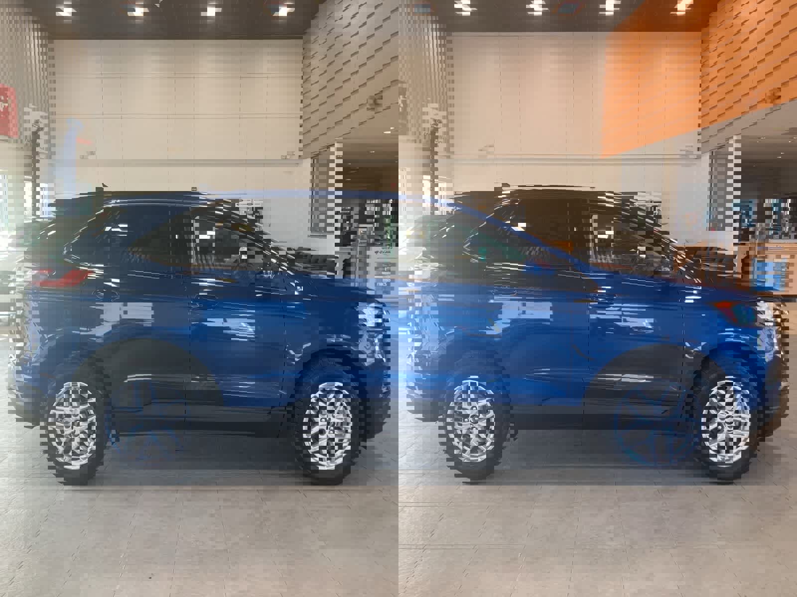 Used 2023 Ford Edge SEL w/ Convenience Package image 4