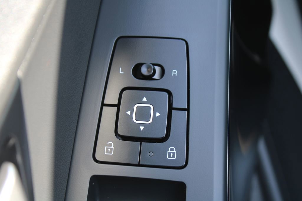 Used 2025 Kia Niro LX image 20