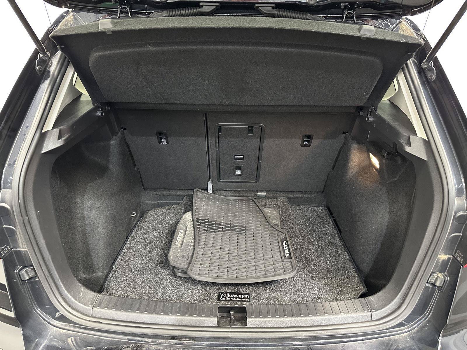 Used 2022 Volkswagen Taos SE w/ Panoramic Sunroof Package FWD image 31
