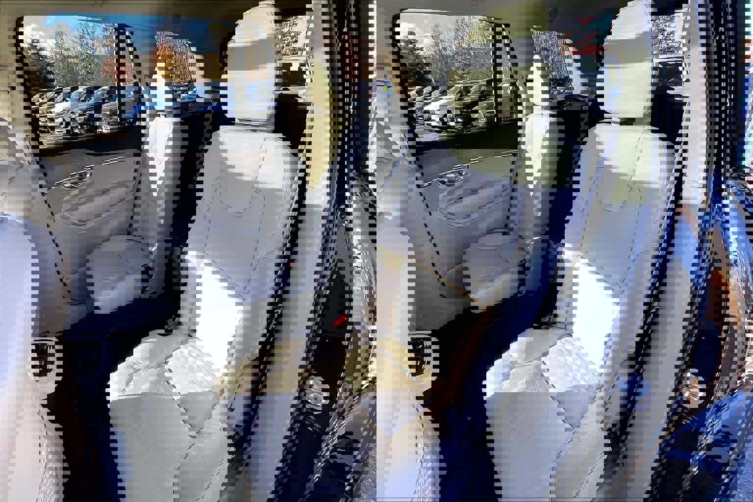 Certified 2024 Volvo XC90 B6 Plus image 19