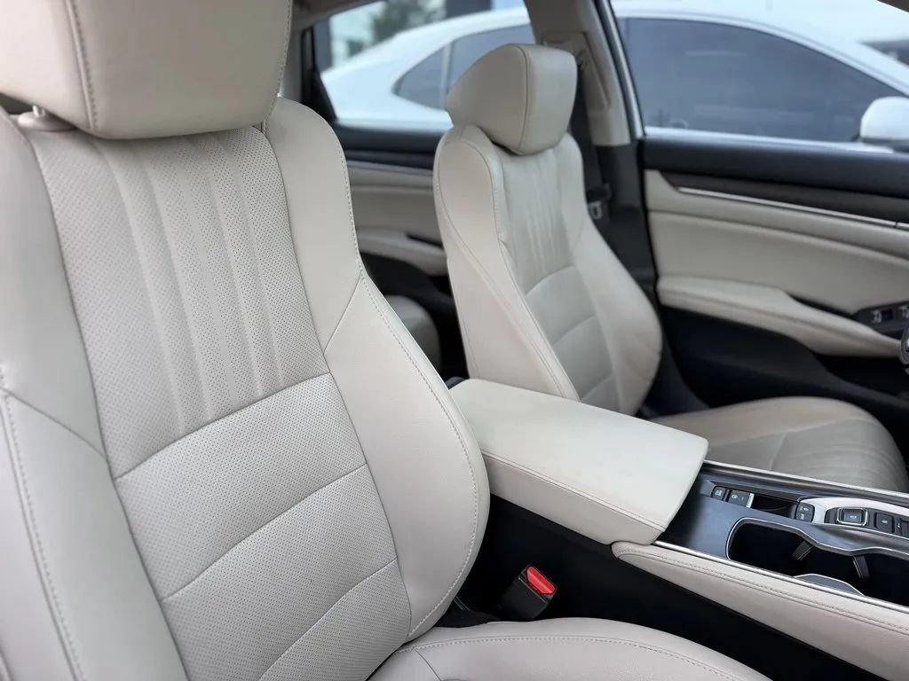 Used 2020 Honda Accord Touring image 12