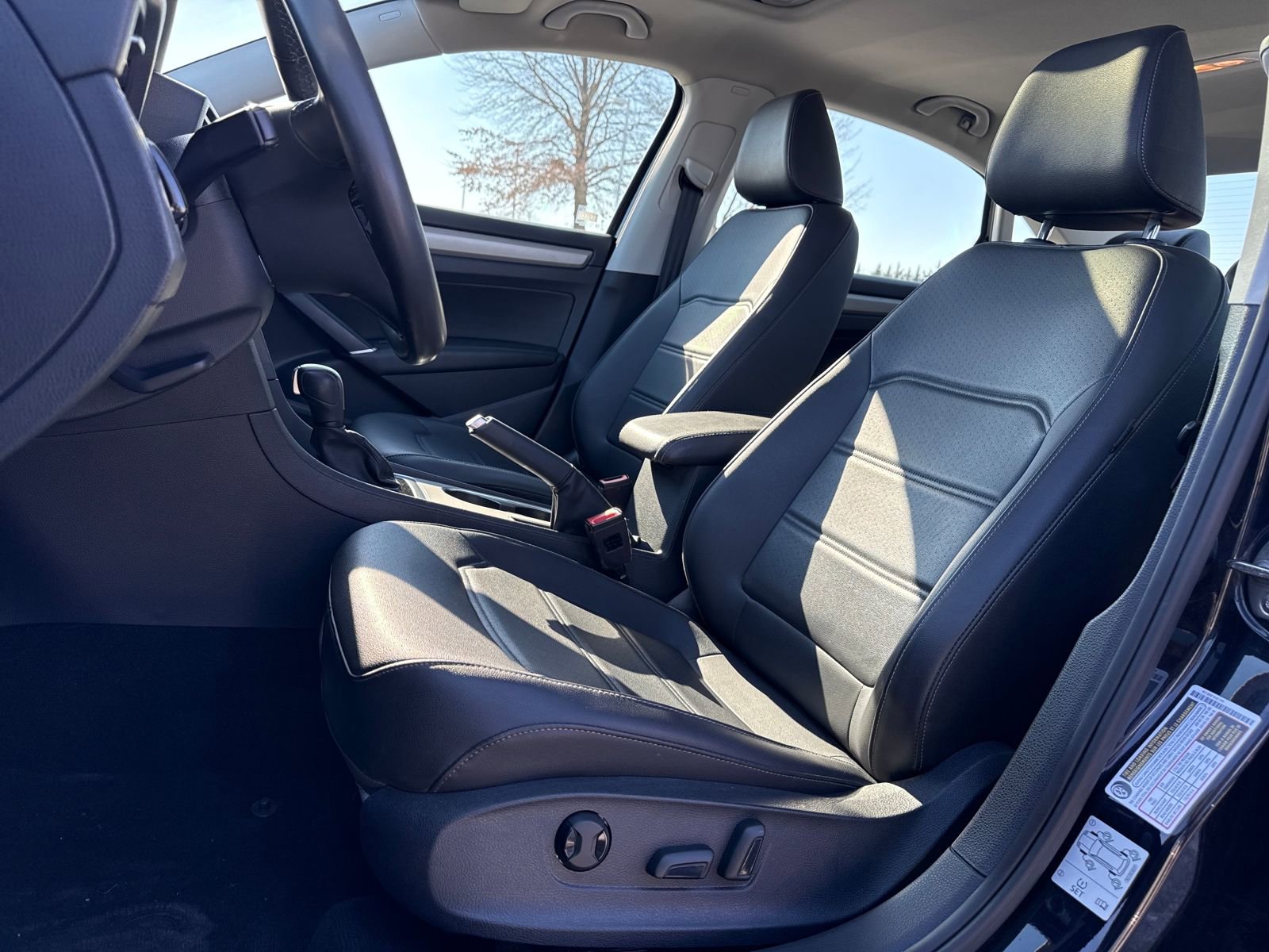 Certified 2021 Volkswagen Passat 2.0T SE image 10