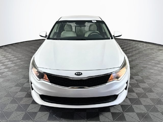 Used 2018 Kia Optima LX w/ 17" Alloy Wheels Package FWD image 2