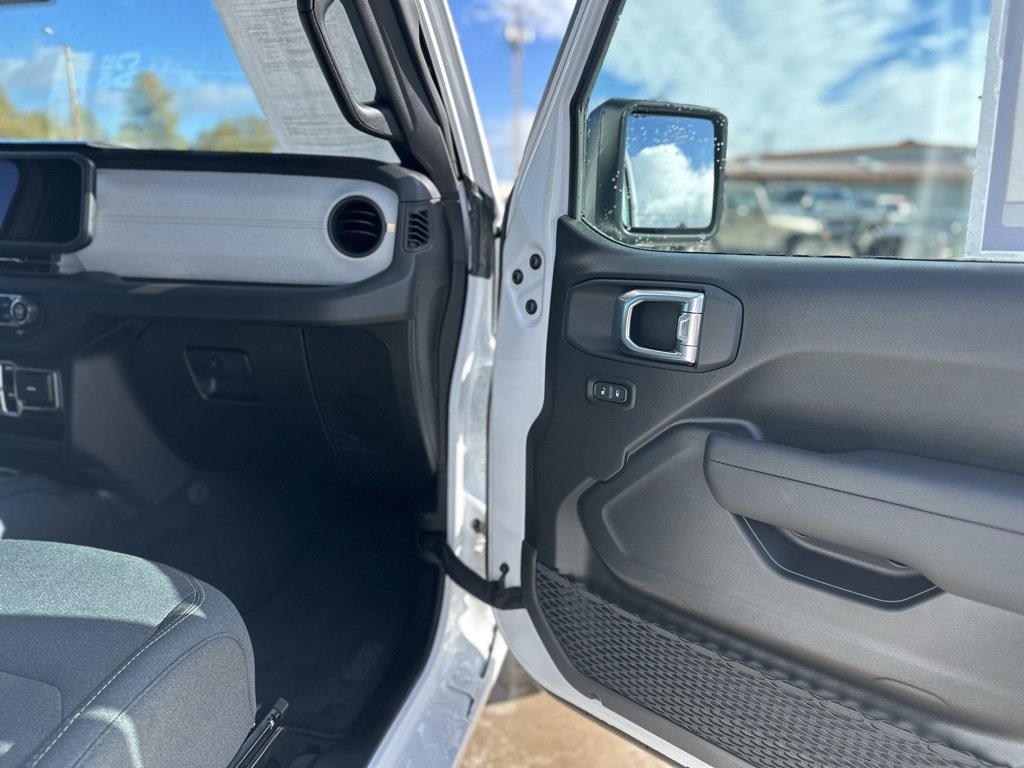 Certified 2025 Jeep Gladiator Sport image 9