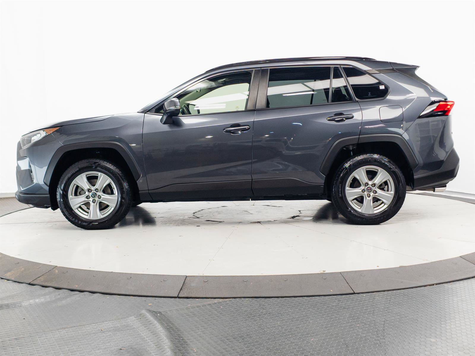 Used 2019 Toyota RAV4 XLE w/ Convenience Package AWD/4WD image 8
