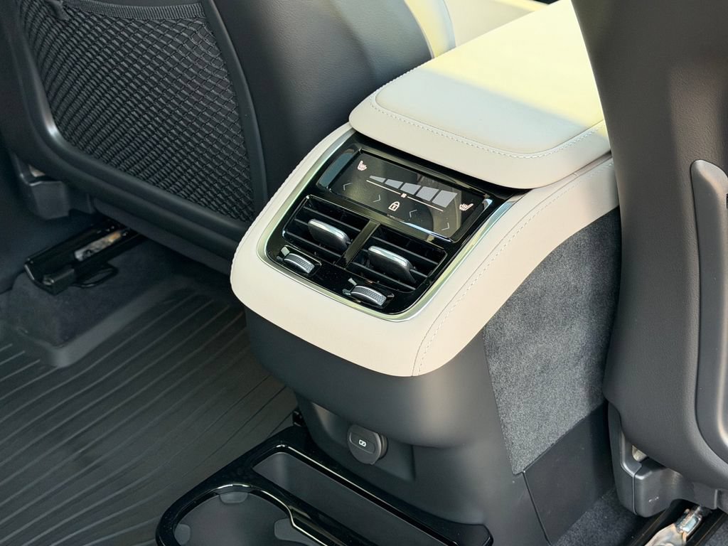 New 2027 Volvo XC90 B6 Plus AWD/4WD image 12