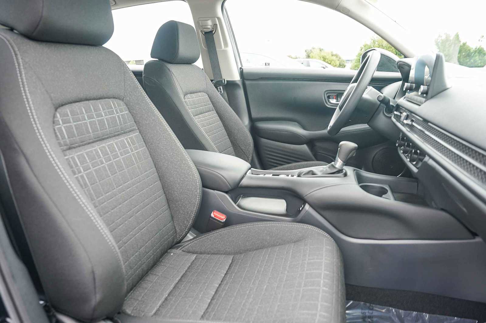 Certified 2025 Honda HR-V LX image 16