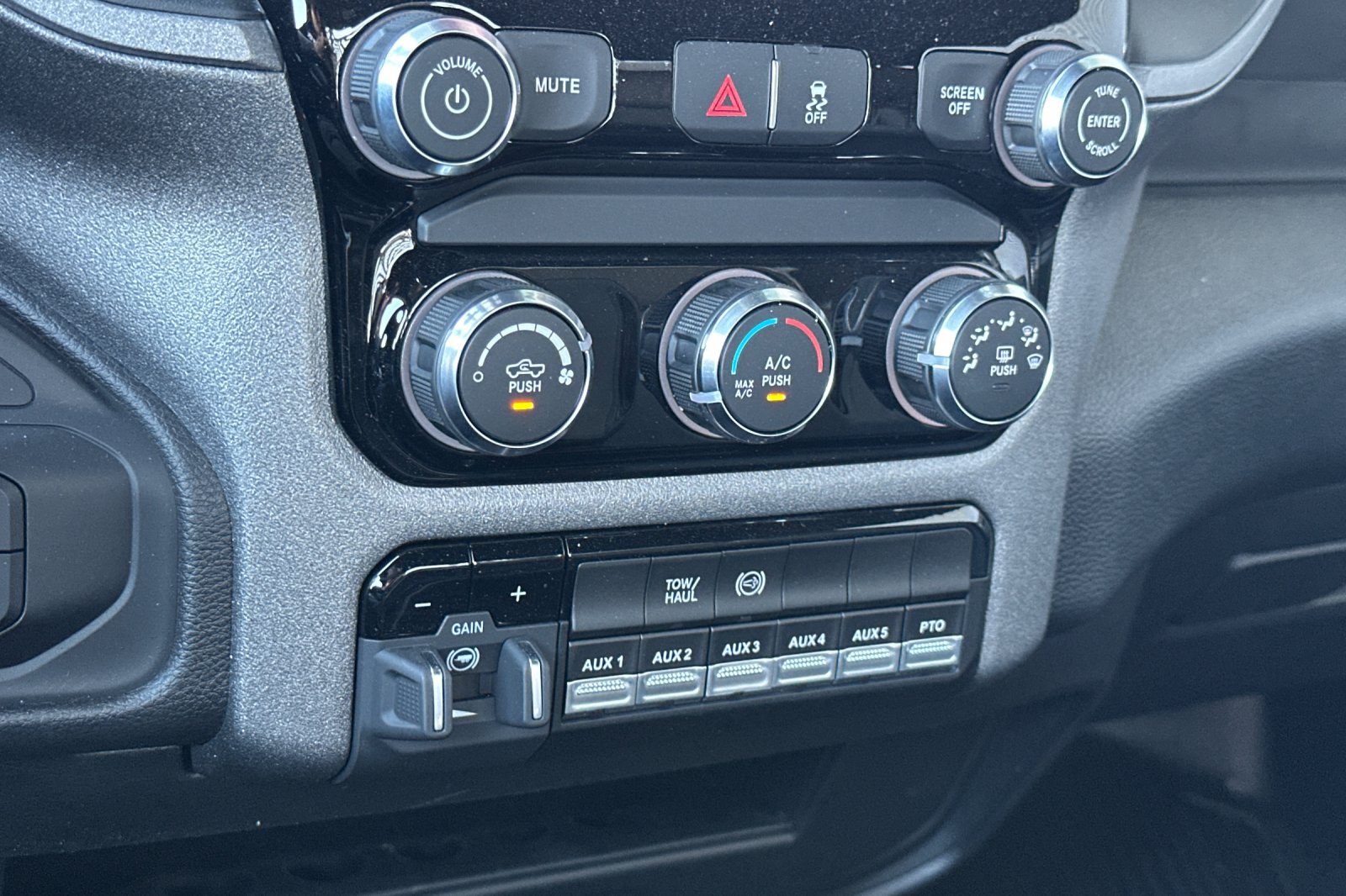 New 2025 RAM 5500 Tradesman AWD/4WD image 17
