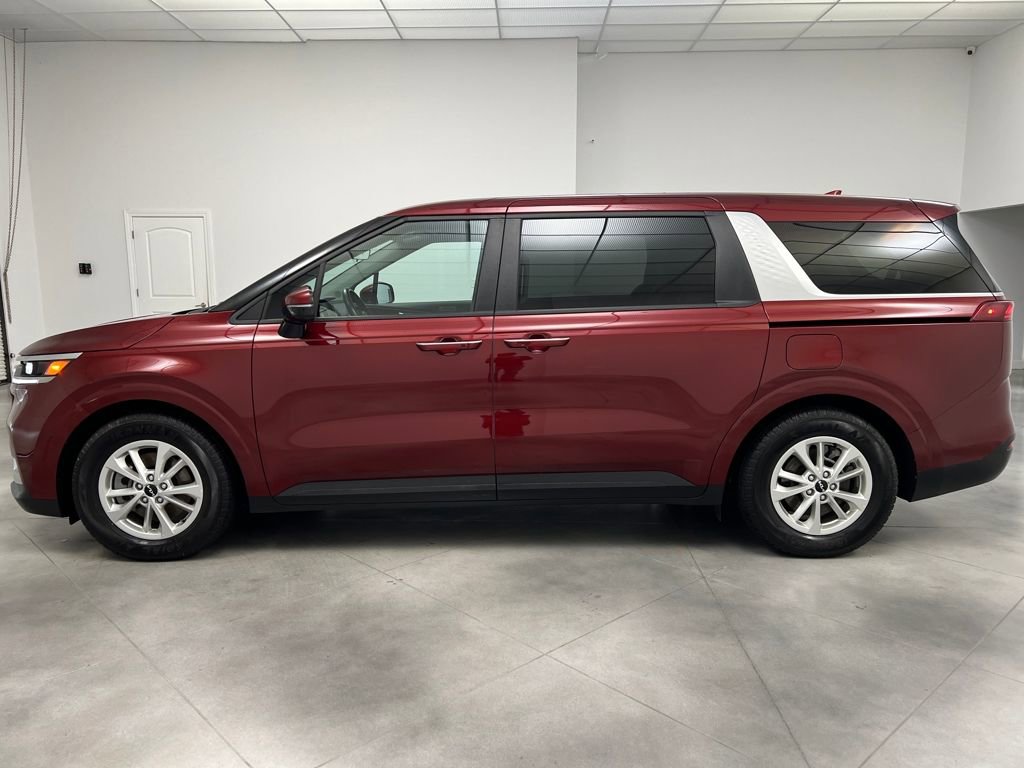 Used 2024 Kia Carnival LX image 4