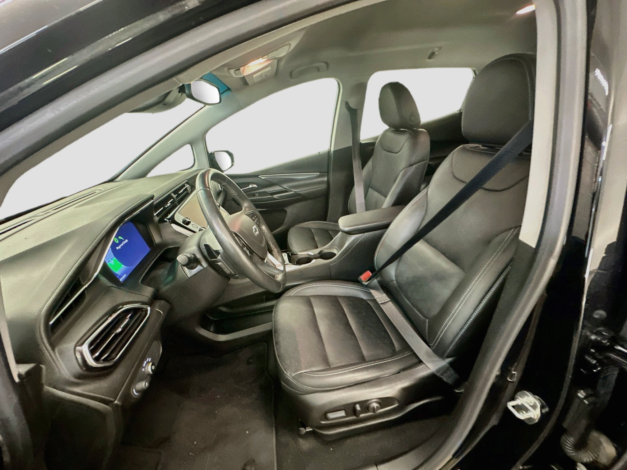 Used 2023 Chevrolet Bolt LT w/ Infotainment Package FWD image 13