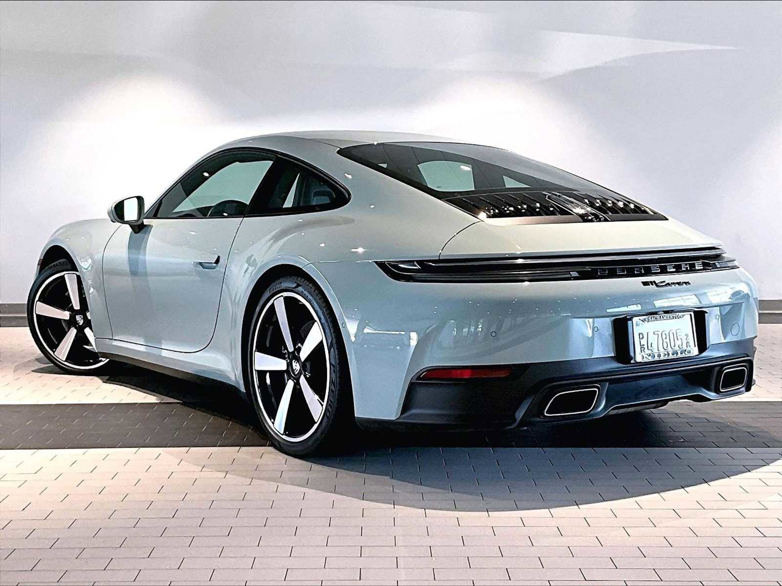 Used 2025 Porsche 911 Carrera image 3