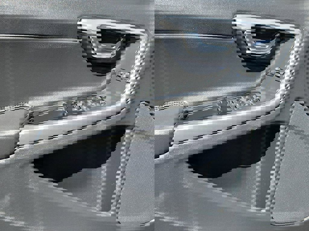 Used 2018 Volvo V60 T5 Cross Country AWD/4WD image 18