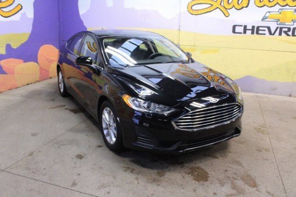 Used 2020 Ford Fusion SE image 2