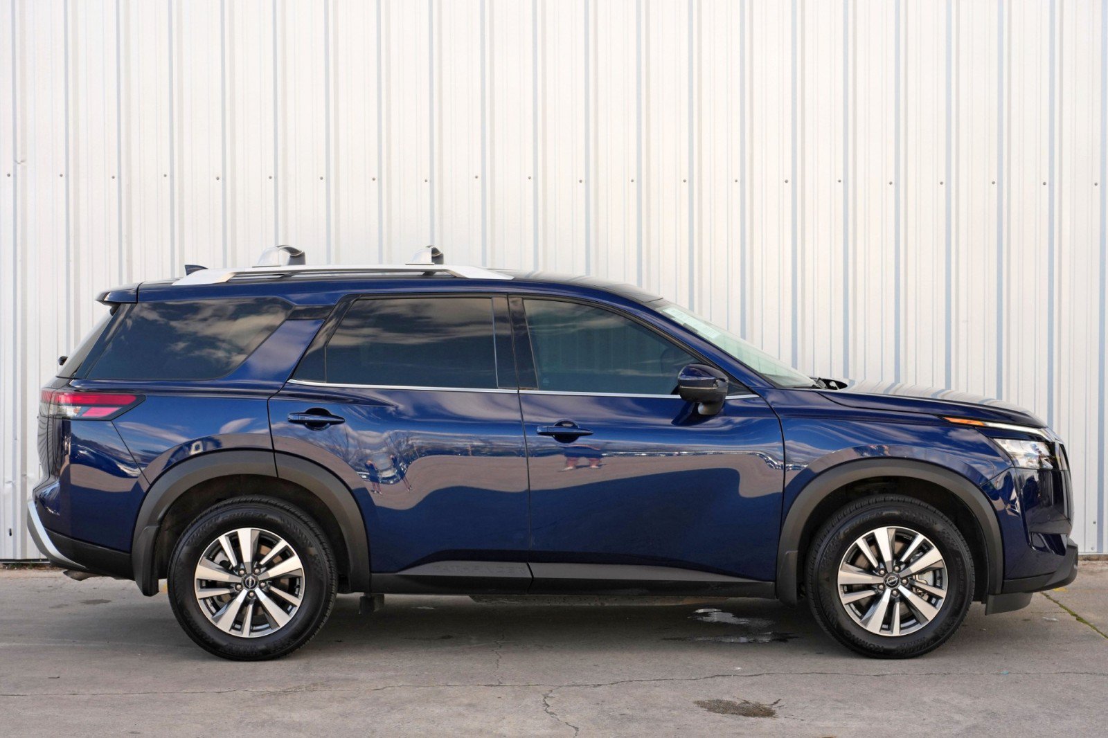 Used 2025 Nissan Pathfinder SL AWD/4WD image 50