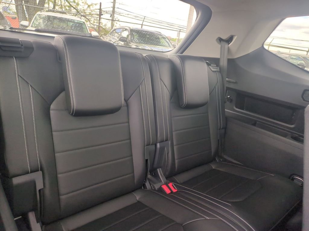 Used 2025 Volkswagen Atlas SEL AWD/4WD image 25