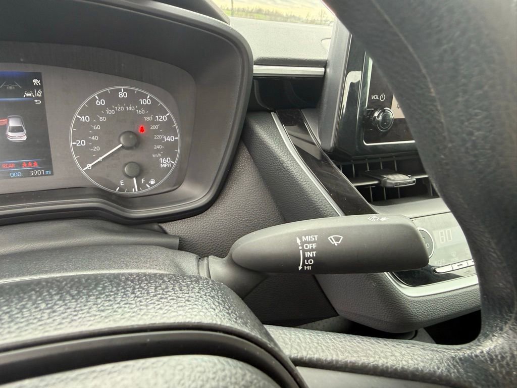 Used 2025 Toyota Corolla LE FWD image 33