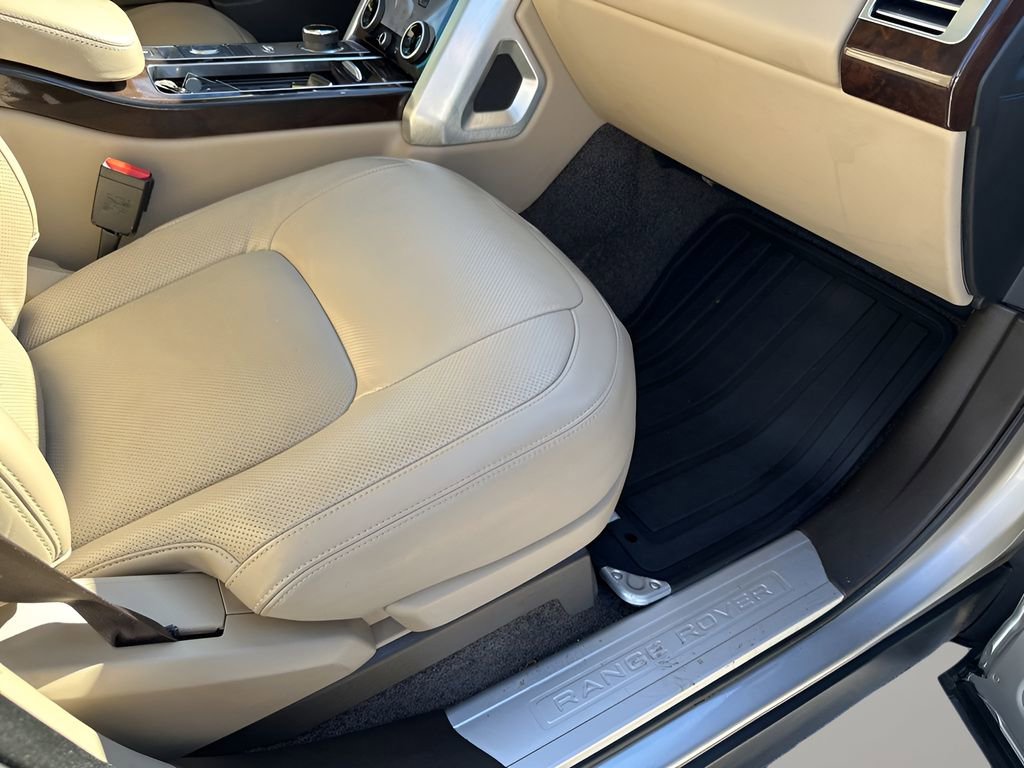 Used 2020 Land Rover Range Rover HSE image 17