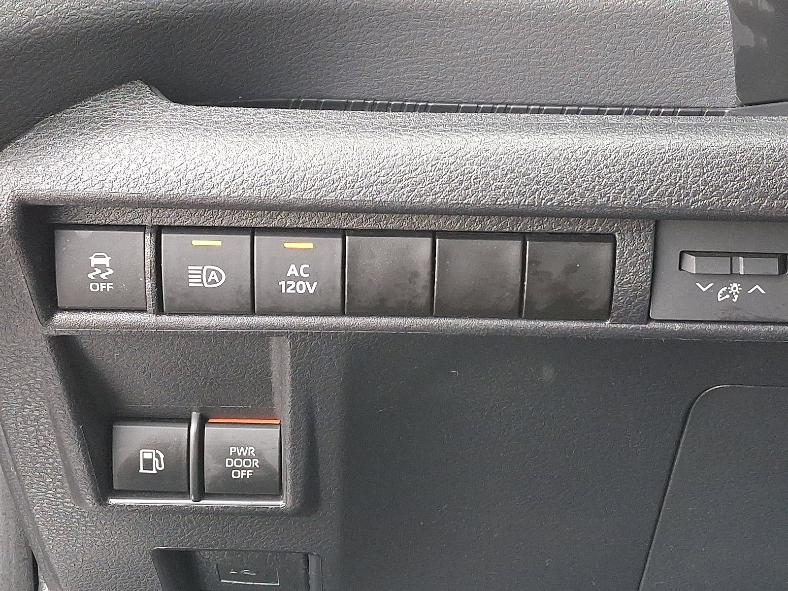 Certified 2024 Toyota Sienna XSE w/ XSE Plus Package image 26