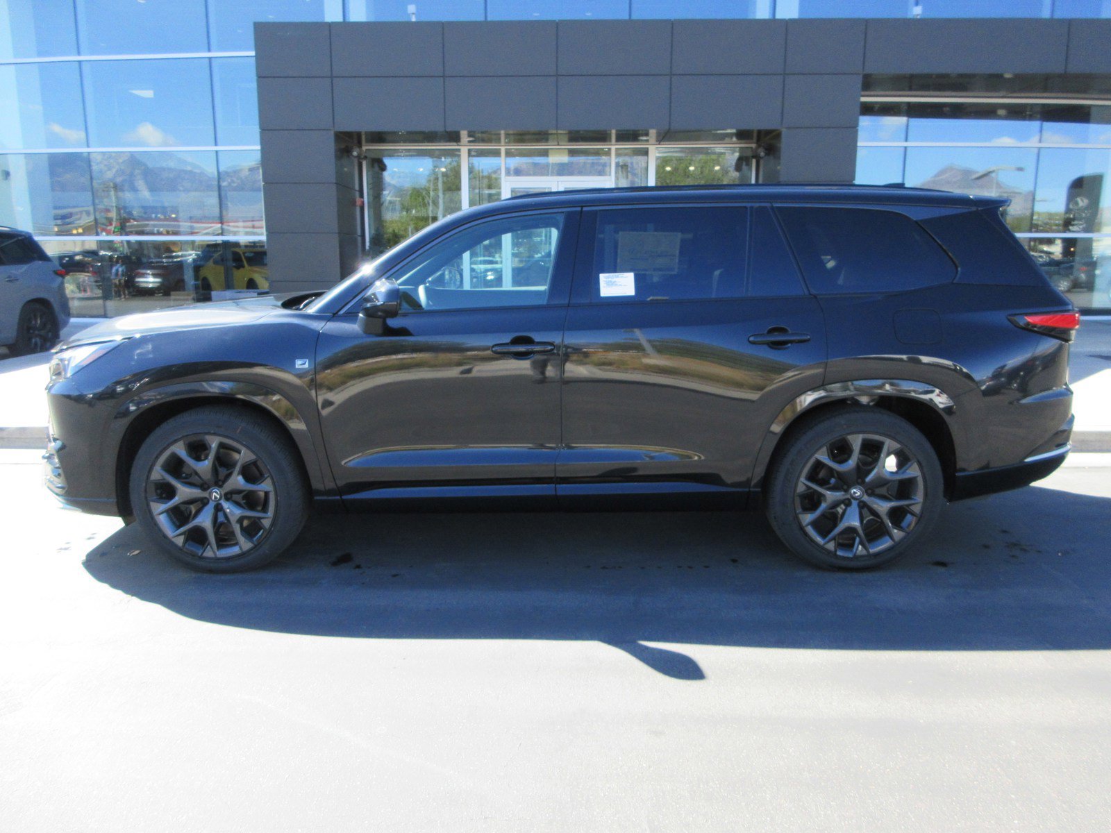 New 2026 Lexus TX 500h AWD image 4