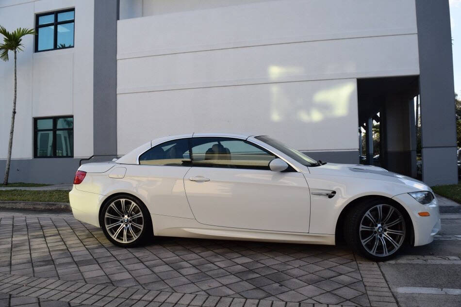 Used 2011 BMW M3 Convertible RWD image 9