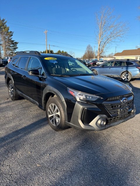 Used 2023 Subaru Outback Premium image 1