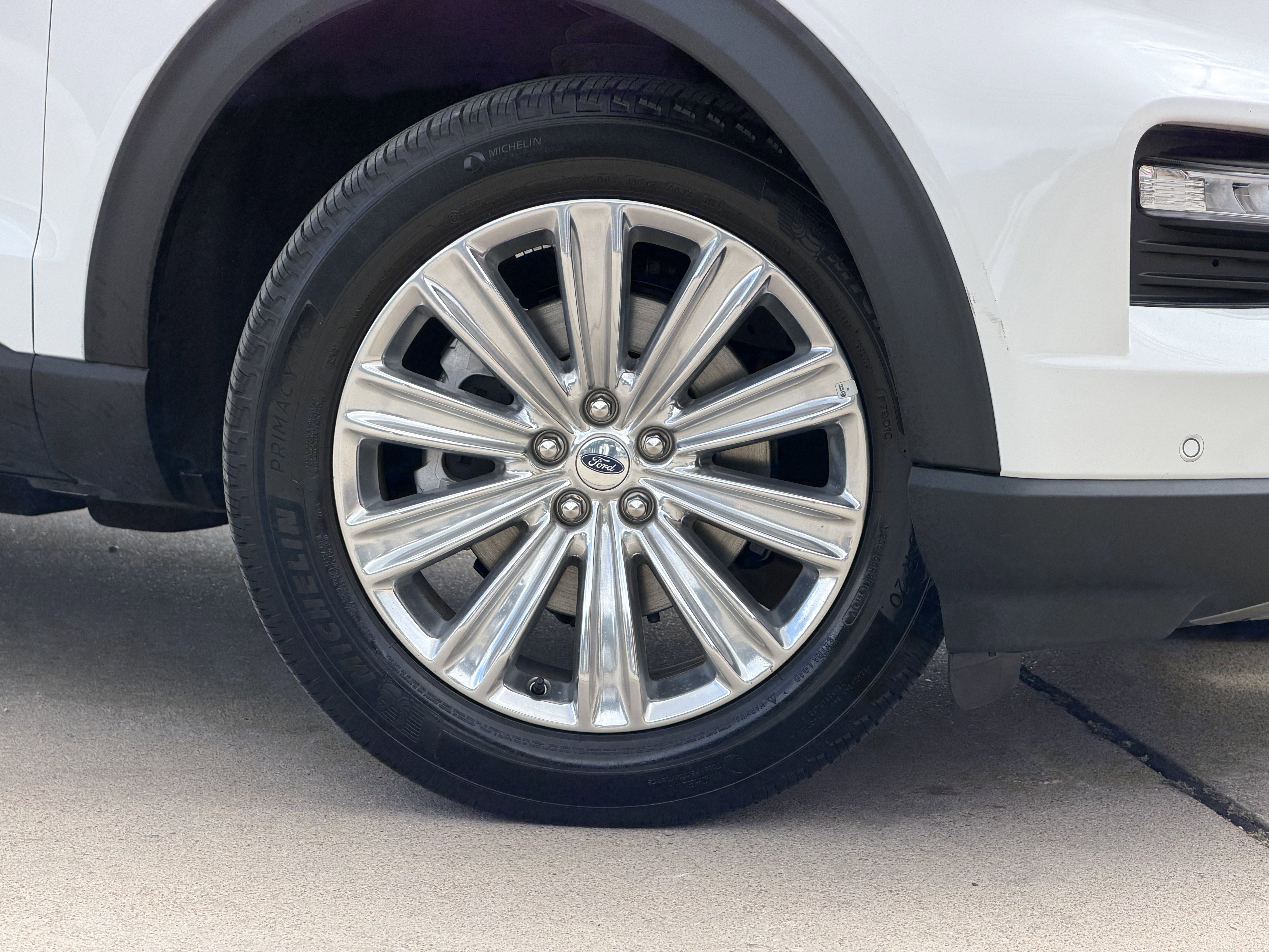 Certified 2024 Ford Explorer Limited w/ Limited Technology Package RWD image 3