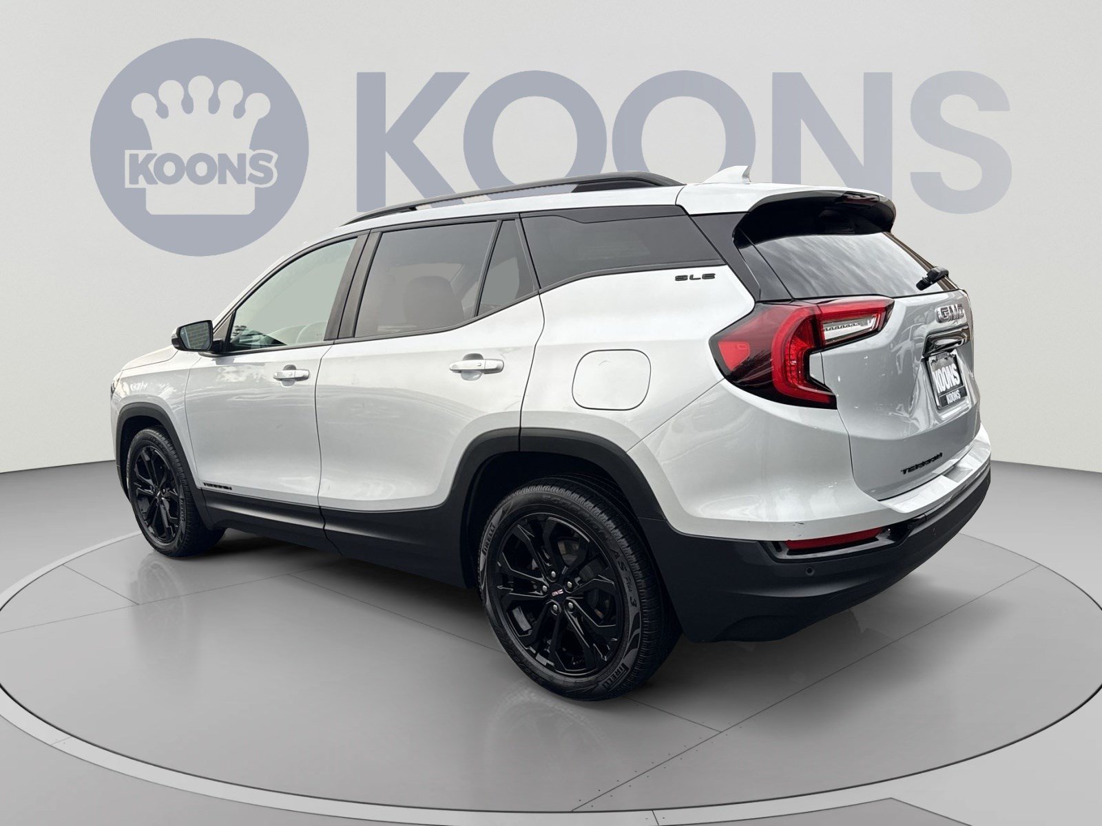 Used 2022 GMC Terrain SLE w/ Driver Convenience Package FWD image 4