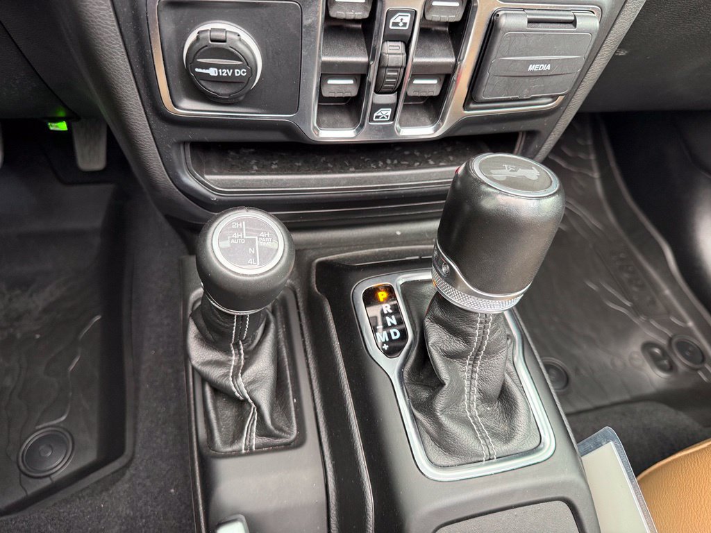 Used 2023 Jeep Wrangler Unlimited Sahara w/ Cold Weather Group AWD/4WD image 41