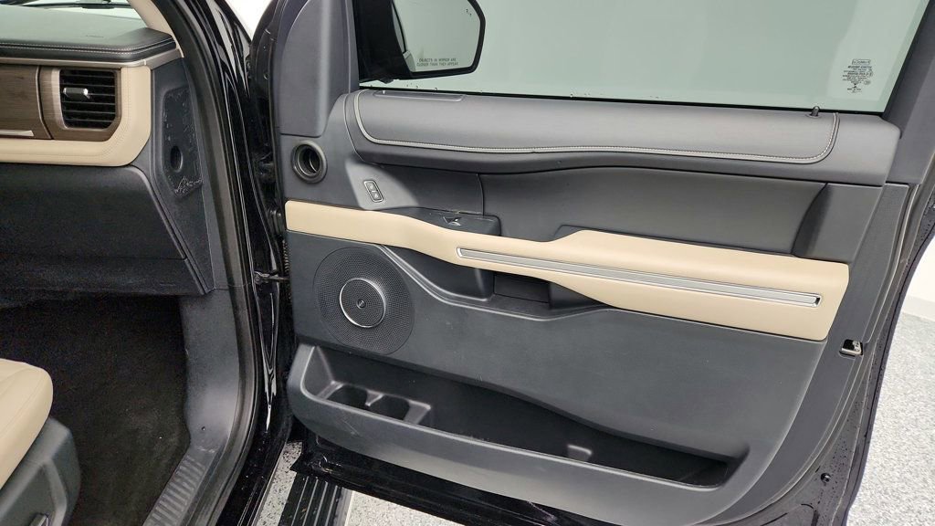 Used 2022 Ford Expedition Max Limited image 27
