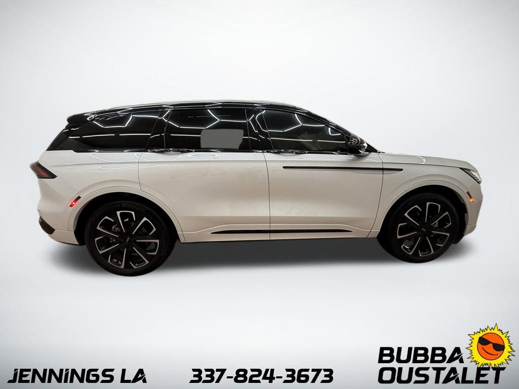 Used 2025 Lincoln Nautilus Reserve image 6