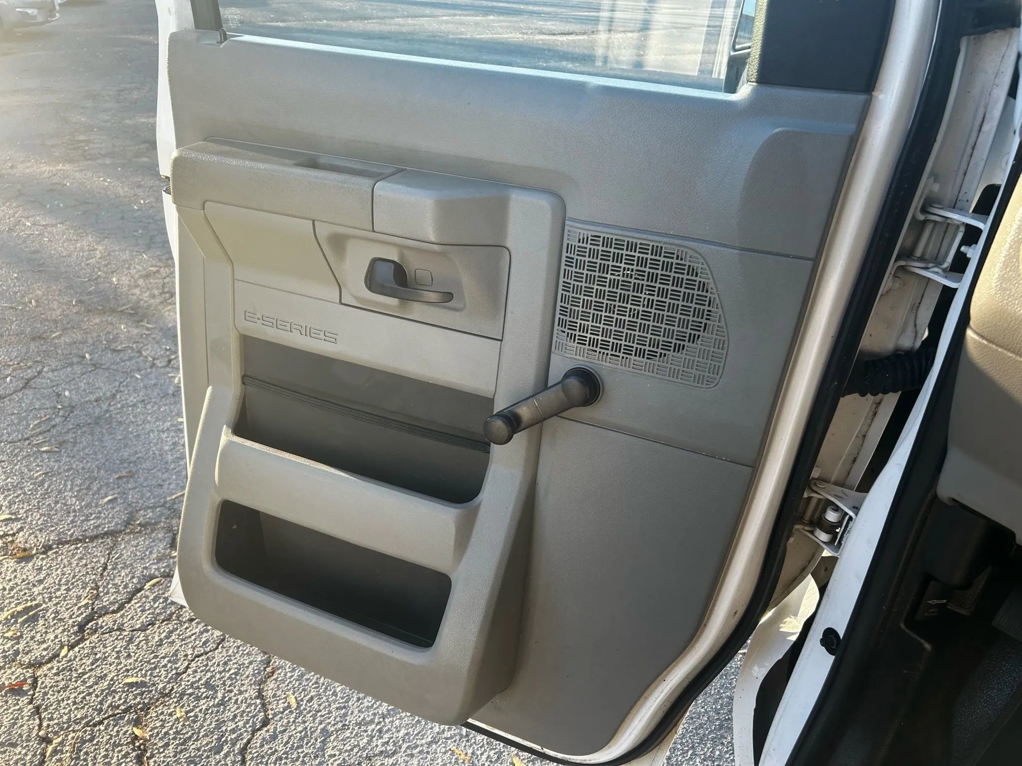 Used 2013 Ford E-350 and Econoline 350 Extended Super Duty image 19