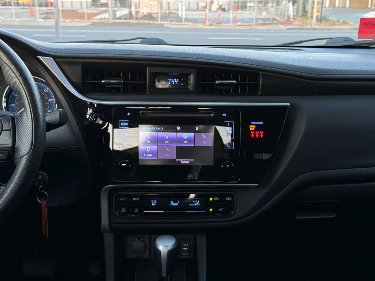 Used 2019 Toyota Corolla LE w/ Carpet Mat Package (TMS) FWD image 23