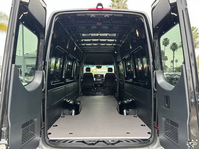 Used 2024 Mercedes-Benz Sprinter 3500 image 37