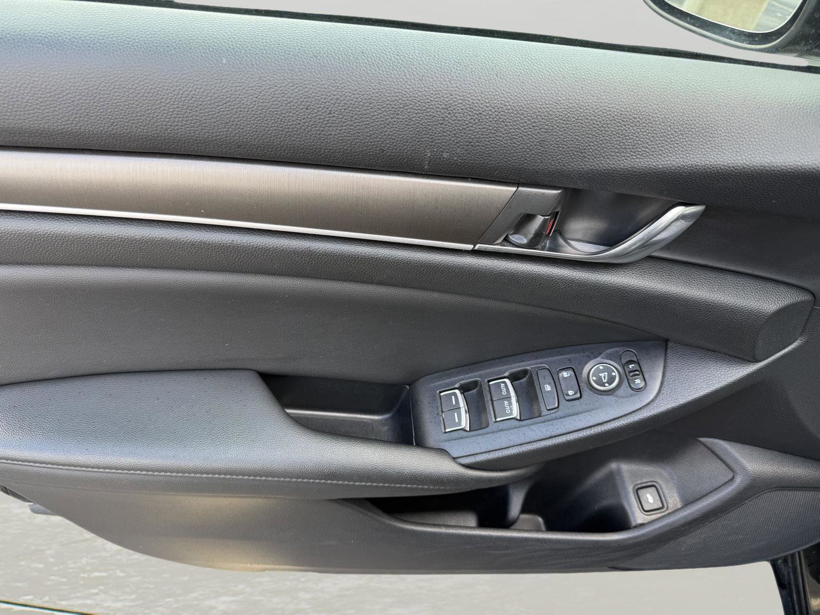 Used 2019 Honda Accord LX image 7