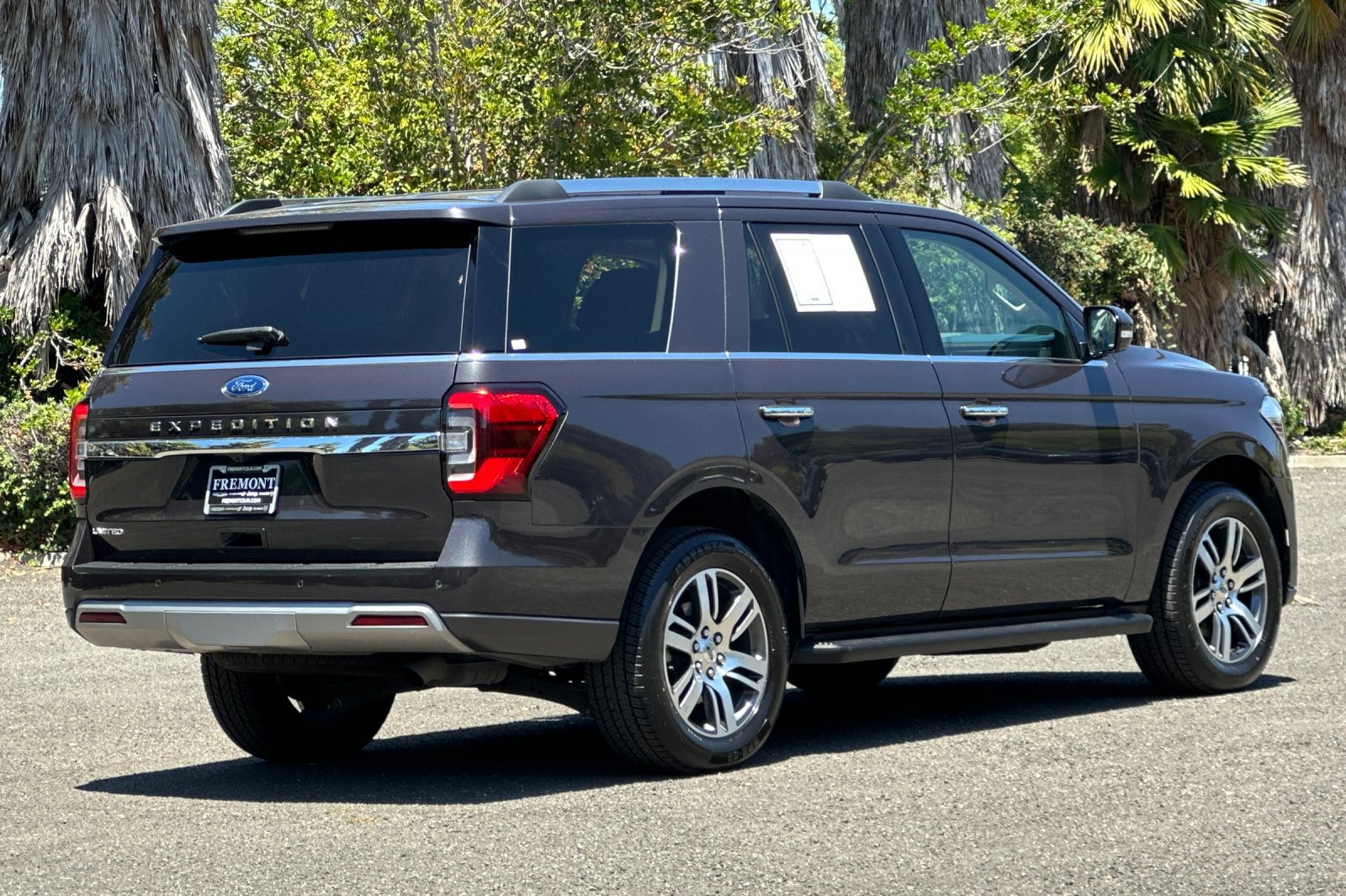 Used 2024 Ford Expedition Limited RWD image 3