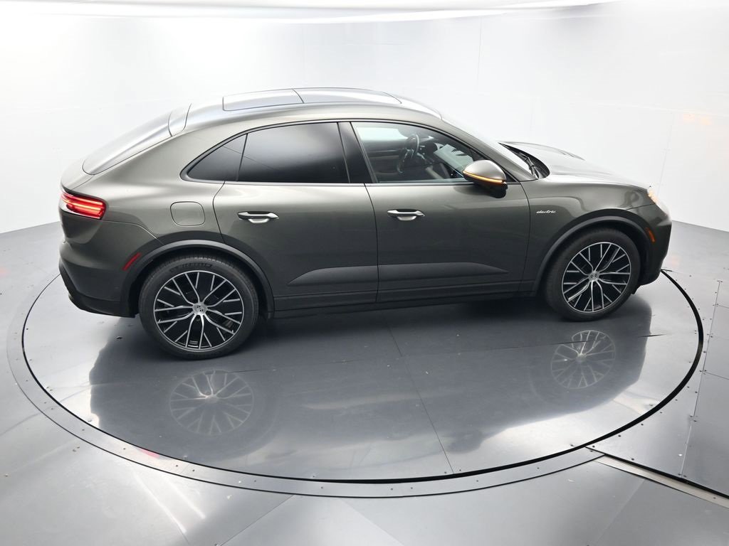 Used 2025 Porsche Macan Electric image 39