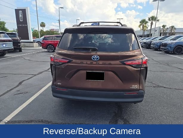 Used 2021 Toyota Sienna XLE AWD/4WD image 6