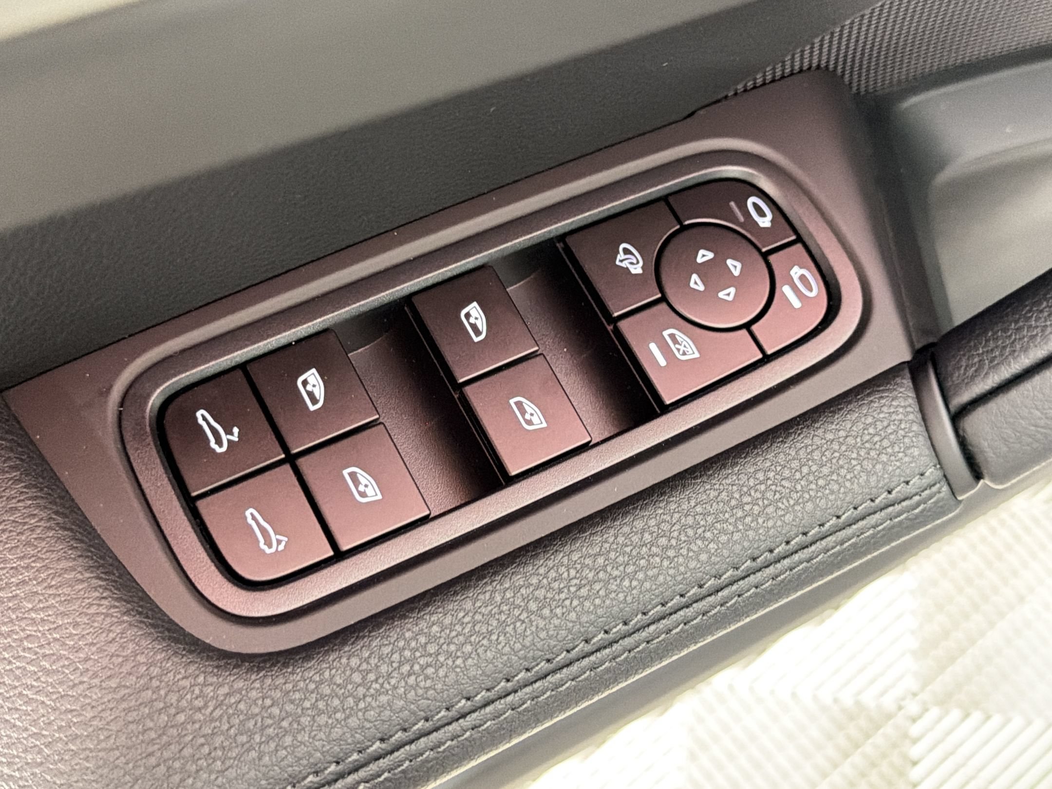 Used 2026 Porsche Cayenne AWD/4WD image 13