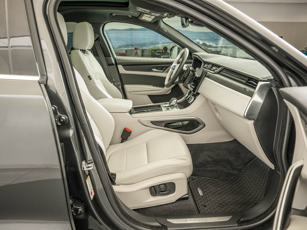 Certified 2025 Jaguar F-PACE R-Dynamic S AWD/4WD image 34