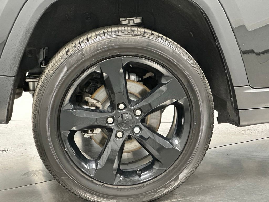 Used 2024 Jeep Grand Cherokee Altitude RWD image 25