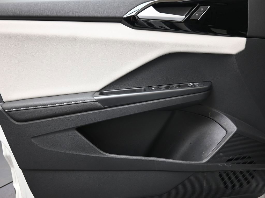 Used 2025 Volkswagen Taos S image 23