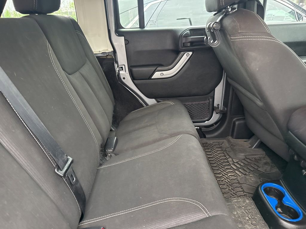 Used 2016 Jeep Wrangler Unlimited Sahara w/ Connectivity Group image 22